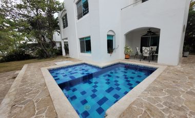 Fabulosa Casa En Pozos Colorados, 250m2, $2.250 Millones