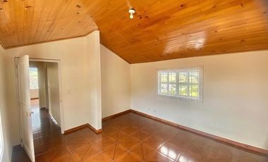 Hermosa Casa Con Amplia Vista En Flandes Alto, La Calera