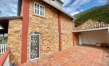 Hermosa Casa Con Amplia Vista En Flandes Alto, La Calera