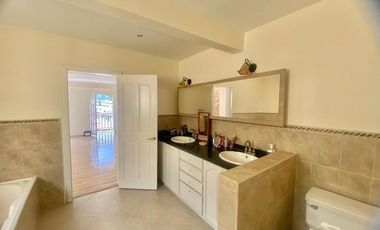 Hermosa Casa Con Amplia Vista En Flandes Alto, La Calera