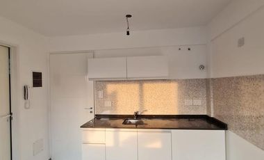 Monoambiente en segundo piso al frente con balcon  - Temperley