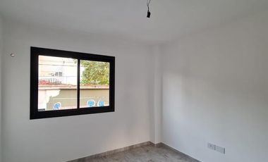 Departamento 2 ambientes al frente - con cochera  - Temperley