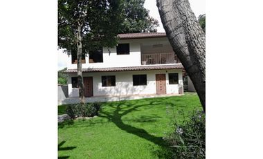 SE ALQUILA APARTAMENTOS EN BOQUETE