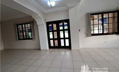 VENTA CASA EN ANCÓN RESIDENCIAL CAMINO DE CRUCES EL DORADO KAF