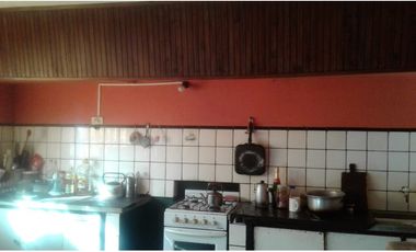 Se vende o permuta  casa de 3 ambientes en Mechongue.