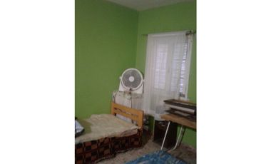 Se vende o permuta  casa de 3 ambientes en Mechongue.