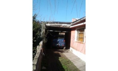 Se vende o permuta  casa de 3 ambientes en Mechongue.