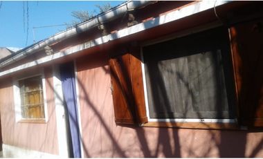 Se vende o permuta  casa de 3 ambientes en Mechongue.