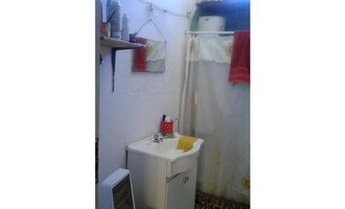 Se vende o permuta  casa de 3 ambientes en Mechongue.