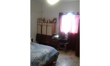 Se vende o permuta  casa de 3 ambientes en Mechongue.