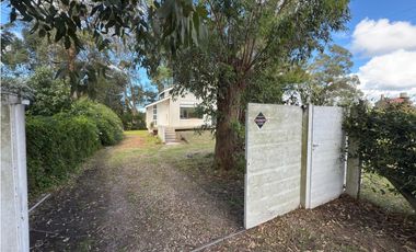 VENTA CASA MODERNA 3 AMB CON GRAN LOTE BARRIO SANTA CELINA