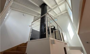 VENTA CASA MODERNA 3 AMB CON GRAN LOTE BARRIO SANTA CELINA