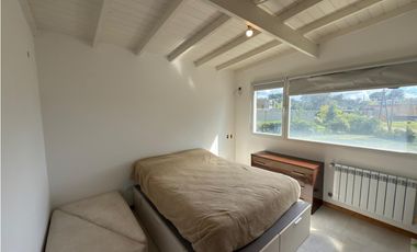 VENTA CASA MODERNA 3 AMB CON GRAN LOTE BARRIO SANTA CELINA