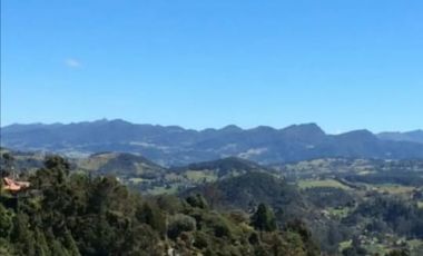 Vendo Hermosa Casa con buen lote en el hato k7 vía la Calera