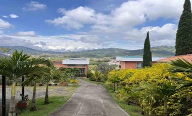 CASA CAMPESTRE EN ARRIENDO EN VEREDA GUACAS/SANTA ROSA DE CABAL