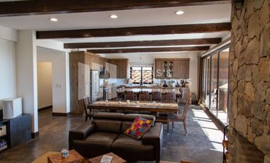 EXCLUSIVA RESIDENCIA  EN EL PORVENIR, LISTA PARA HABITAR