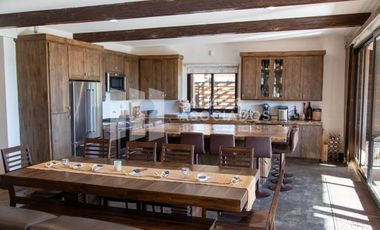 EXCLUSIVA RESIDENCIA  EN EL PORVENIR, LISTA PARA HABITAR
