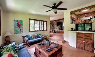 Oportunidad! Se Vende Casa en el Valle de Antón con Manantial Privado
