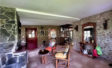 Oportunidad! Se Vende Casa en el Valle de Antón con Manantial Privado