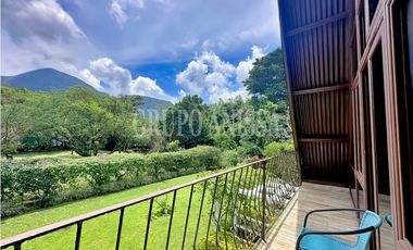 Oportunidad! Se Vende Casa en el Valle de Antón con Manantial Privado
