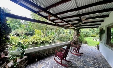 Oportunidad! Se Vende Casa en el Valle de Antón con Manantial Privado