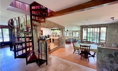 Oportunidad! Se Vende Casa en el Valle de Antón con Manantial Privado