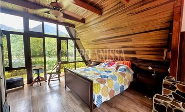 Oportunidad! Se Vende Casa en el Valle de Antón con Manantial Privado