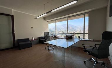 Oficina en Arriendo en Av. La Dehesa, Comandante Malbec.........PLL