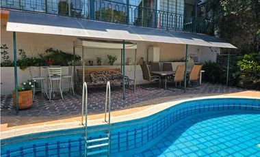 VENTA DE CASA SOLA CON ALBERCA EN CLUB DE GOLF CUERNAVACA