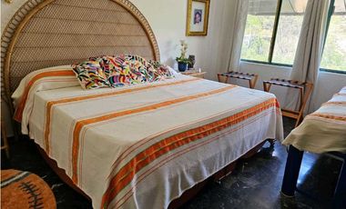 VENTA DE CASA SOLA CON ALBERCA EN CLUB DE GOLF CUERNAVACA