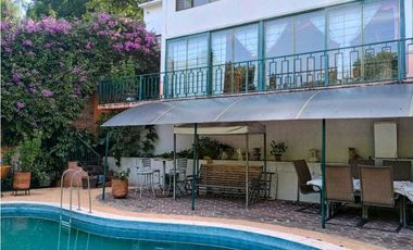 VENTA DE CASA SOLA CON ALBERCA EN CLUB DE GOLF CUERNAVACA