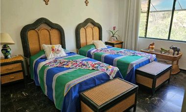 VENTA DE CASA SOLA CON ALBERCA EN CLUB DE GOLF CUERNAVACA