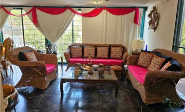 VENTA DE CASA SOLA CON ALBERCA EN CLUB DE GOLF CUERNAVACA