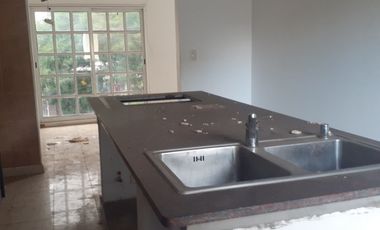Departamento Tipo Casa en venta en Moron Centro