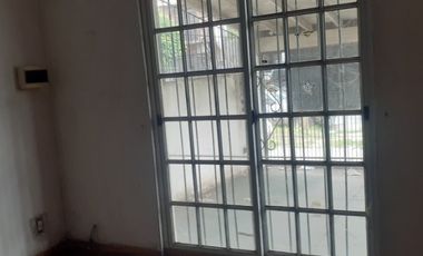 Departamento Tipo Casa en venta en Moron Centro