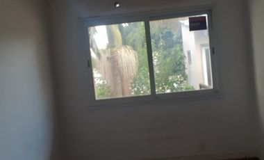 Departamento Tipo Casa en venta en Moron Centro