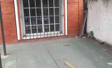 Departamento Tipo Casa en venta en Moron Centro