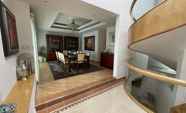 Residencia  de lujo en exclusivo fraccionamiento en Valle Escondido