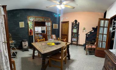 Se Vende, PH tipo casa, independiente, con cochera, multi familiar. (Ciudadela)