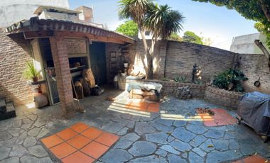Se Vende, PH tipo casa, independiente, con cochera, multi familiar. (Ciudadela)