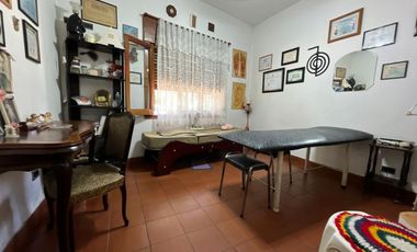 Se Vende, PH tipo casa, independiente, con cochera, multi familiar. (Ciudadela)
