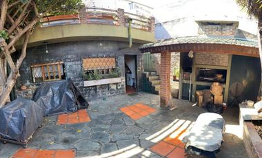 Se Vende, PH tipo casa, independiente, con cochera, multi familiar. (Ciudadela)