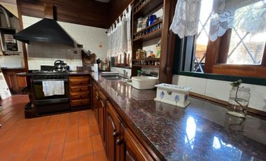 Se Vende, PH tipo casa, independiente, con cochera, multi familiar. (Ciudadela)
