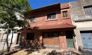 Se Vende, PH tipo casa, independiente, con cochera, multi familiar. (Ciudadela)