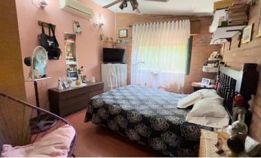 Se Vende, PH tipo casa, independiente, con cochera, multi familiar. (Ciudadela)