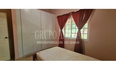 Se Vende Casa con hermoso Patio en Altos del Maria