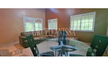 Se Vende Casa con hermoso Patio en Altos del Maria