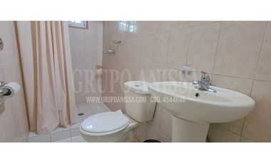 Se Vende Casa con hermoso Patio en Altos del Maria
