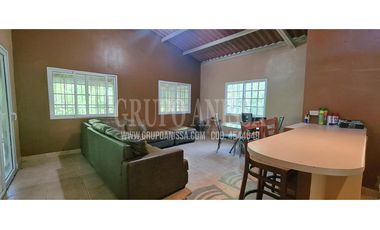 Se Vende Casa con hermoso Patio en Altos del Maria