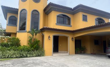 Venta de casa en Costa del Este (Antigua) GTA